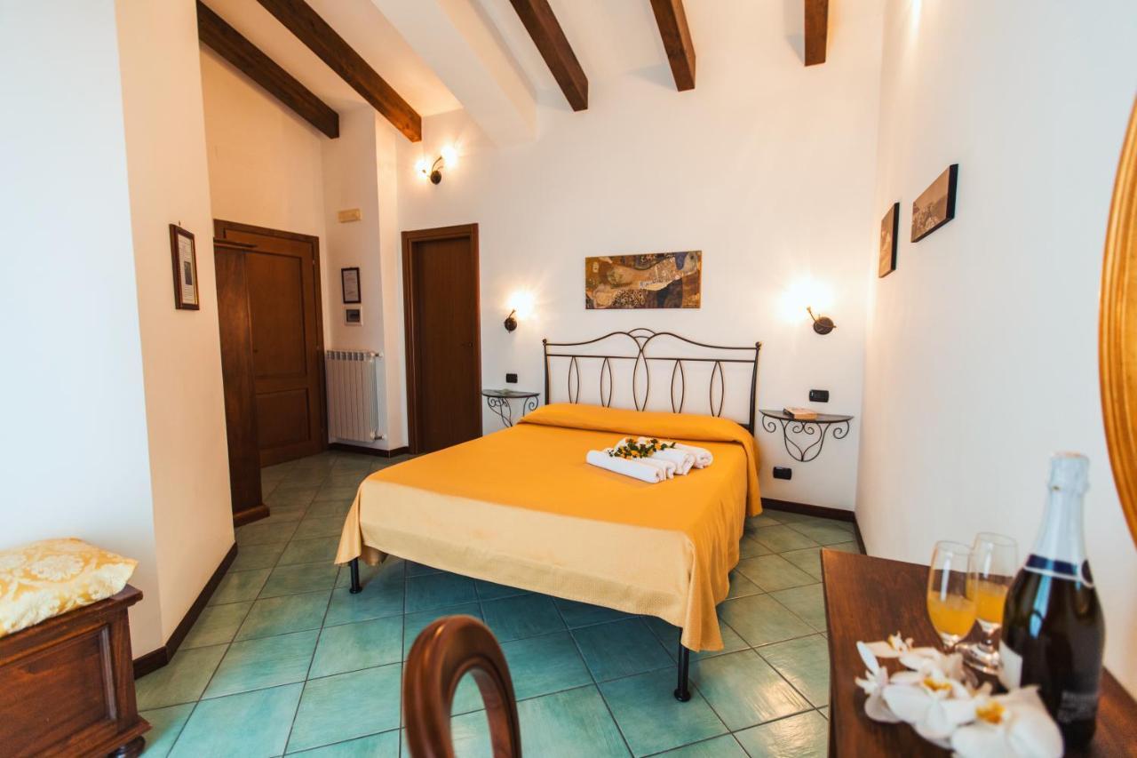 Hotel Roccia Fiorita Furore Exterior foto